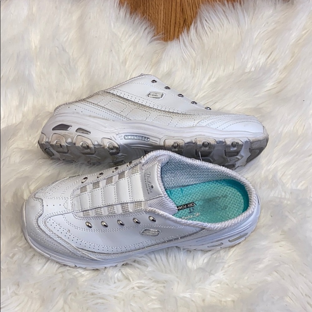 Skechers